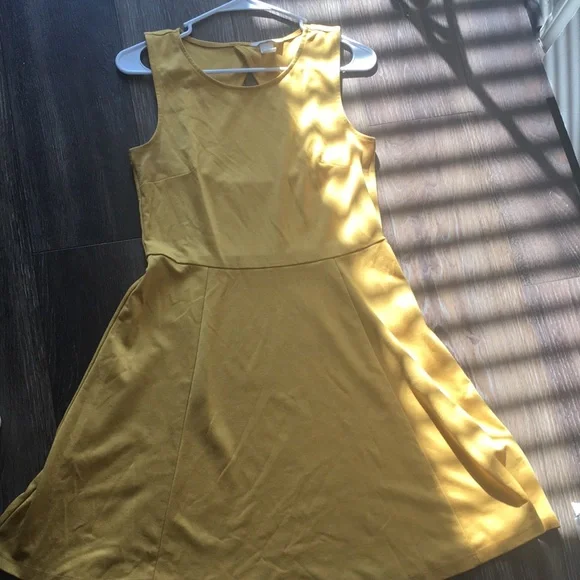 H & M womens mustard colored size M dress - Picture 4 of 10